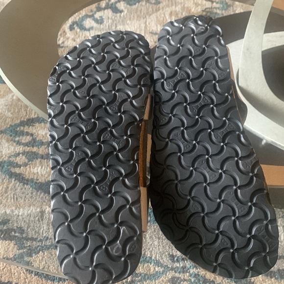 Never worn before Birkenstock sandals with toe strap - Picture 6 of 7